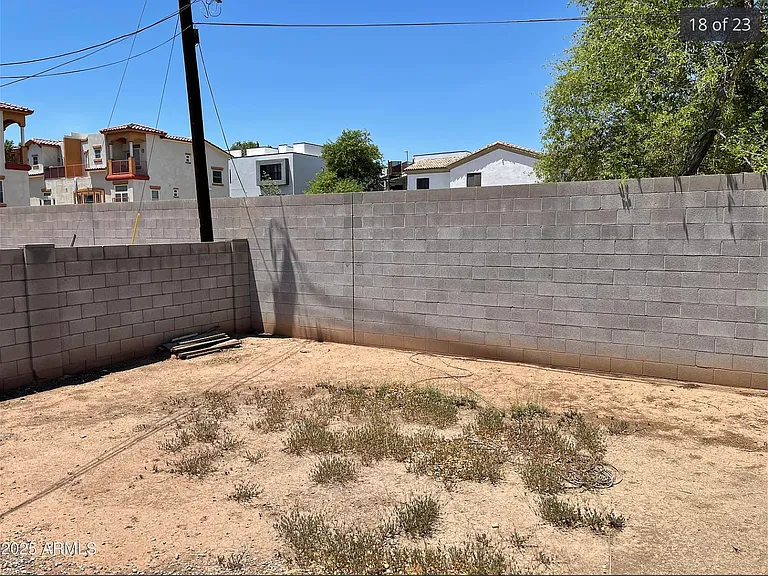 512 W Brown St — Photo 23