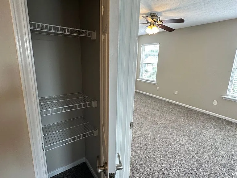 3929 Pinoak View Ct — Photo 24