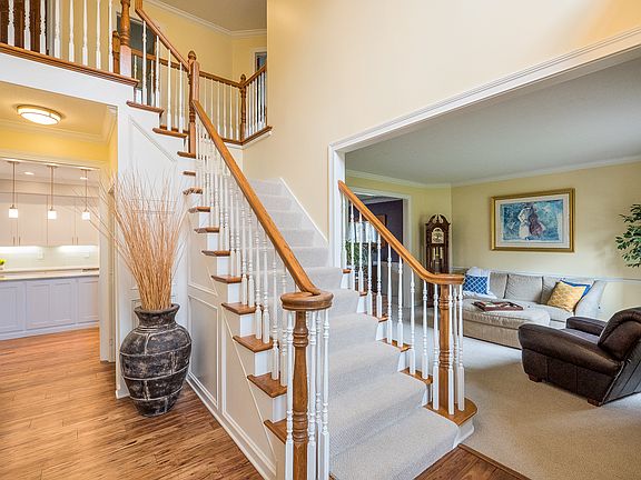4th image of 1018 Sunbury Lake Dr