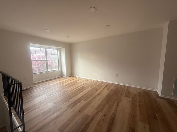 3rd image of 607 Ivy League Ln #1