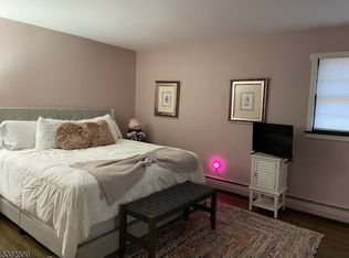 20 Knoll Rd, Wayne, NJ 07470