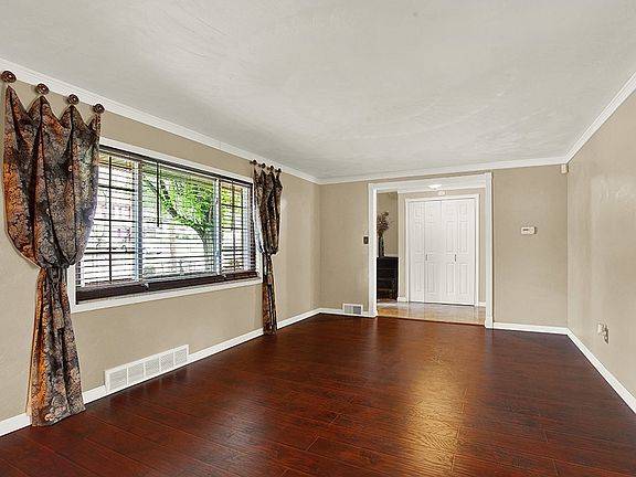 5th image of 568 Rainier Dr