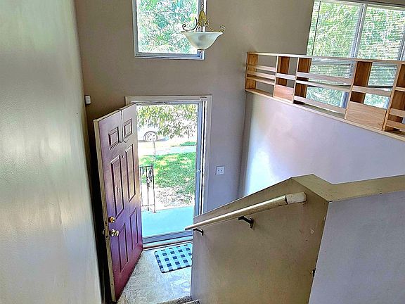 3rd image of 15813 Cottonwood Ave