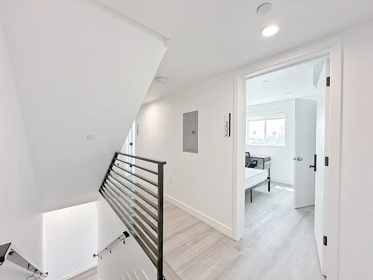 1363 1/2 W 35th St #9 — Photo 13