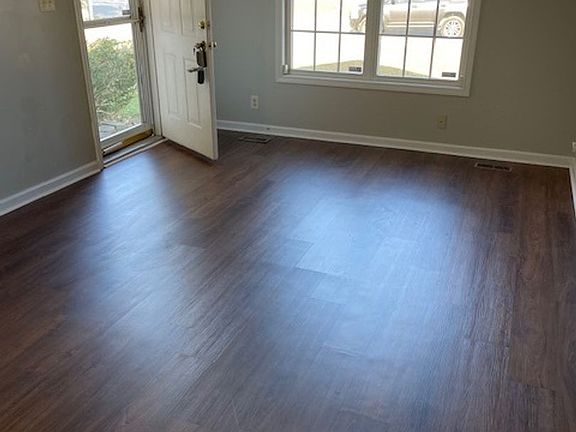 3rd image of 439 Cranklen Cir
