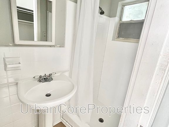 4th image of 1023 Locust St NE APT 29