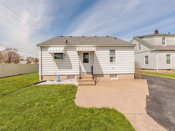 3rd image of 416 Foster Ave