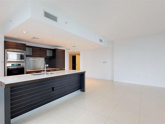 5th image of 200 Biscayne Boulevard Way APT 3402
