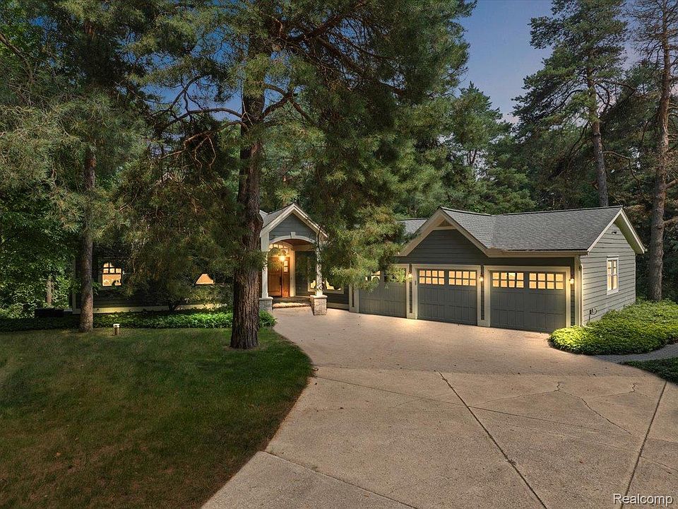 1st image of 801 Seven Oaks Ln