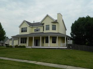 3208 Foxview Highland Dr, McHenry, IL 60050