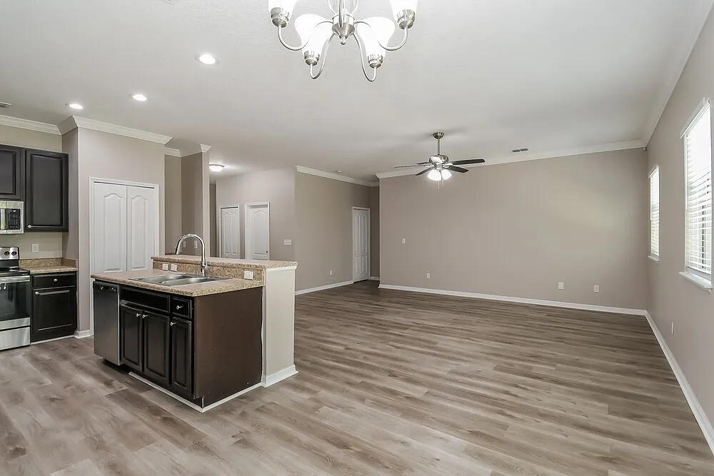 3 bed, 2.0 bath, 1792 sqft, $1,930 — Photo 4