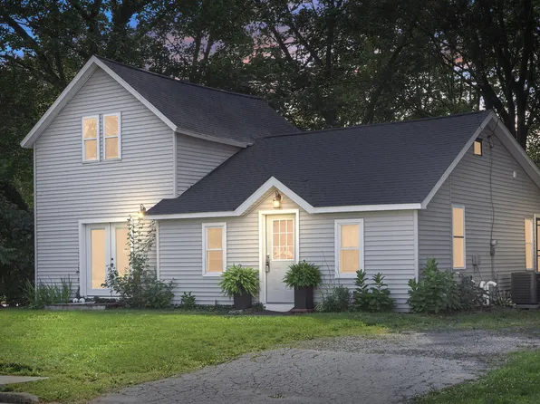 210 S Columbia Ave, Scottville, MI 49454