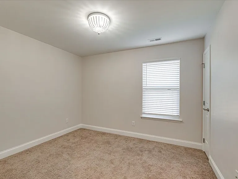 1109 Pond St SE — Photo 14