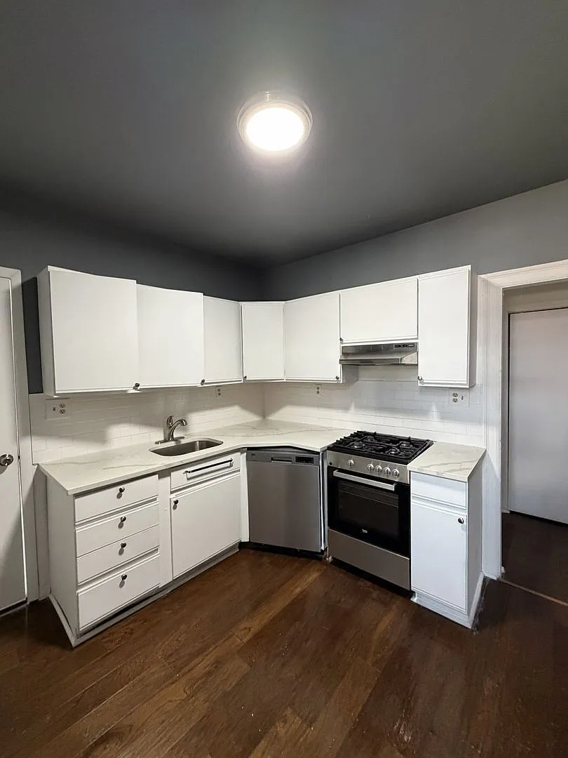 Sleek & Sunlit 3BD/2BA in Bloomfield | Renovated Kitchen & Private Balcony — Photo 3