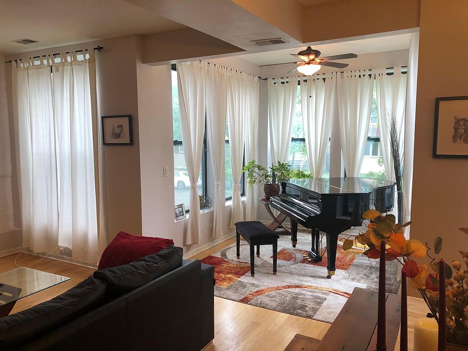 Sun Room/ Living Area (Newly Painted)