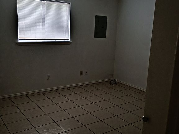 4th image of 1513 Westmont Dr #B