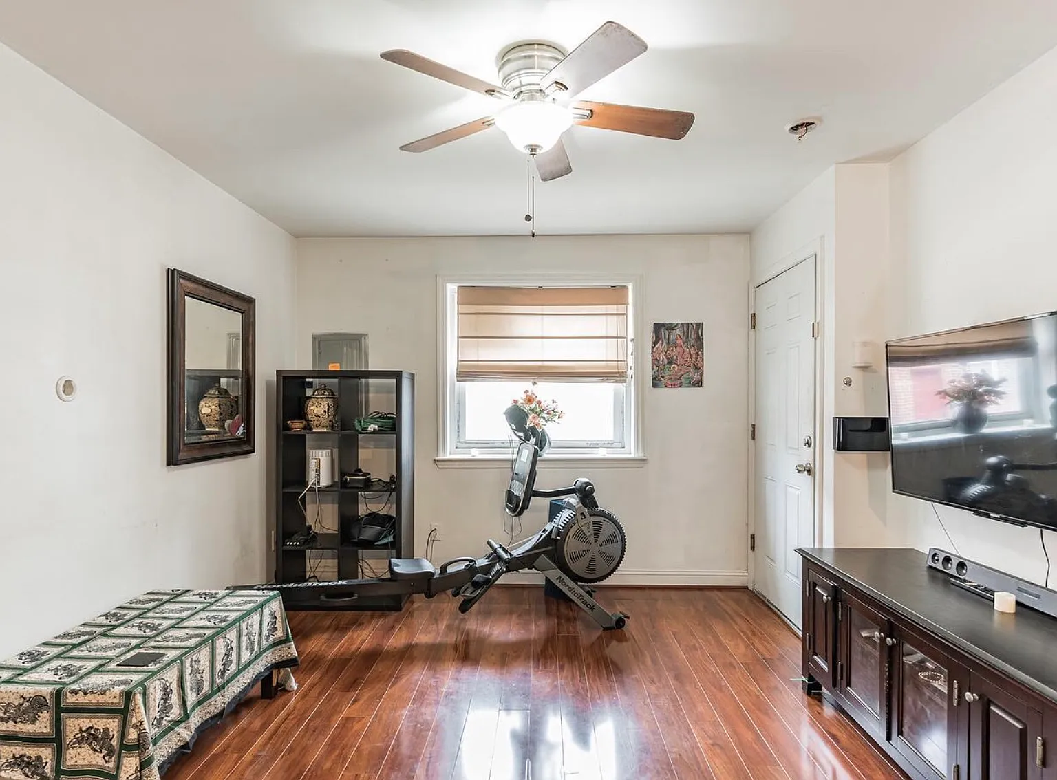 2 bed, 998 sqft, $1,600 — Photo 2