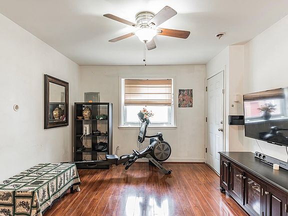 2nd image of 406 Pierce St #1