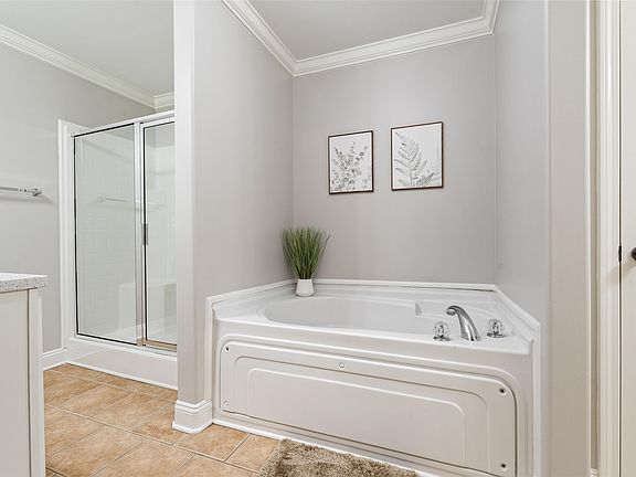 3rd image of 141 Hillcrest Dr