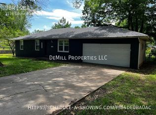 3159 S Pinehurst Ave, Springfield, MO 65807