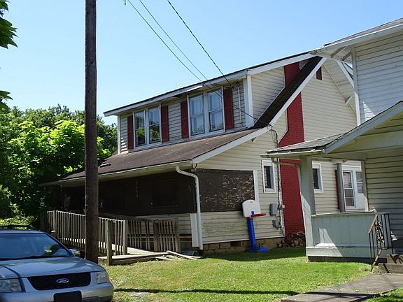 2nd image of 3206 Dennis St