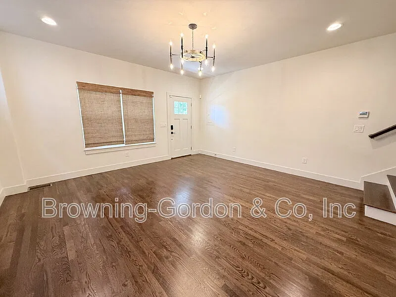 3 bed, 2.5 bath, 1800 sqft, $2,750 — Photo 4