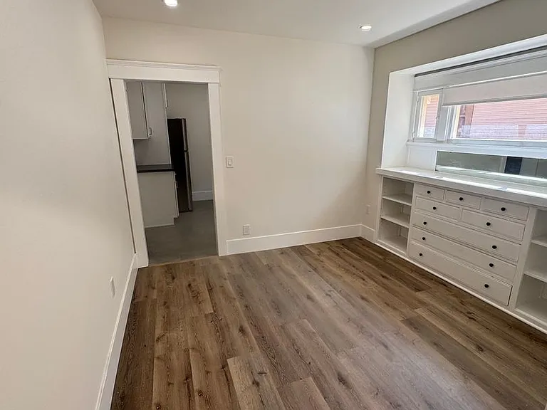 422 E Walnut — Photo 10