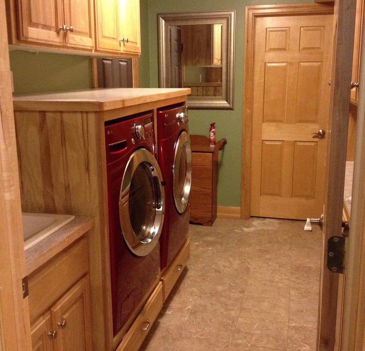 4 bed, 2.5 bath, 3200 sqft, $750 — Photo 4