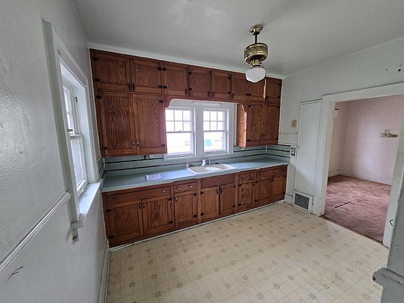 4th image of 112 Rome Ave