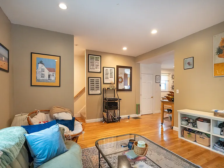 256 Columbia St — Photo 8