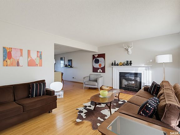 5th image of 2457 Eastview
