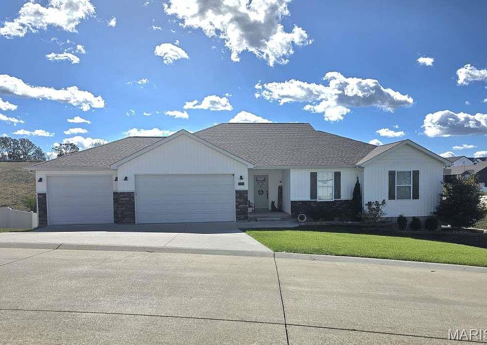 1st image of 204 Boardwalk Ct