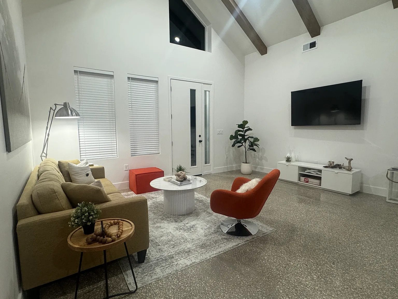 4 bed, 4.5 bath, 2678 sqft, $1,100 — Photo 3