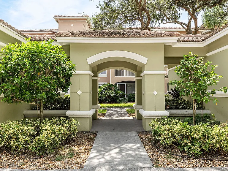 5060 Fairways Cir #F101 — Photo 39