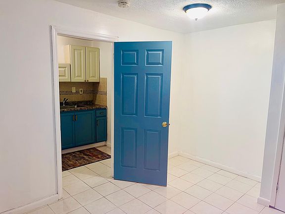 4th image of 805 Waring Ave Unit 1