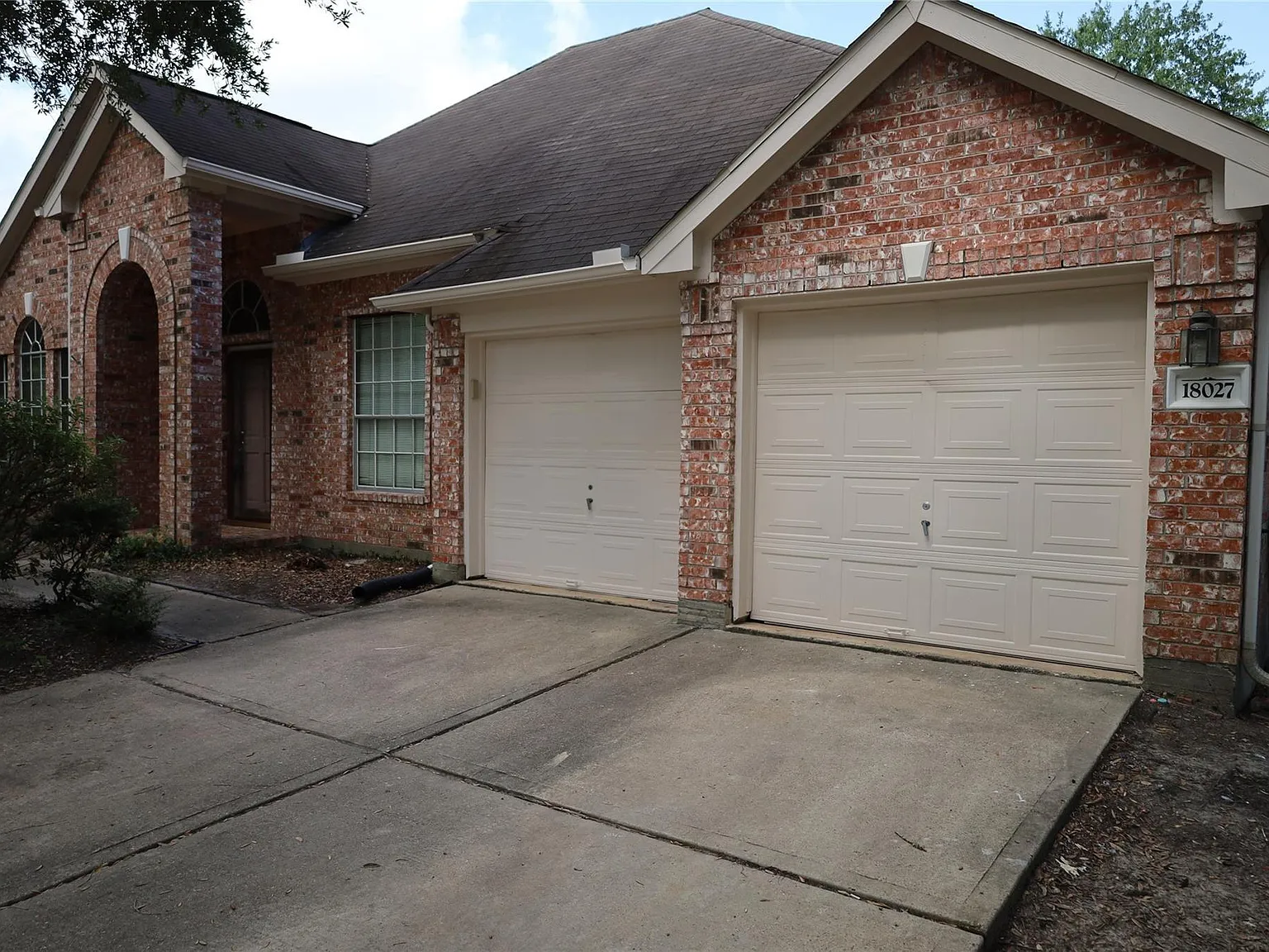 4 bed, 2.0 bath, 2638 sqft, $2,100 — Photo 3
