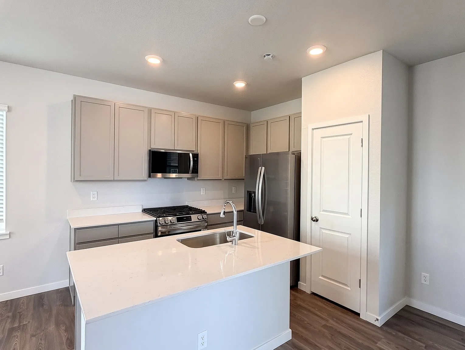 3 bed, 2.5 bath, 1340 sqft, $2,500 — Photo 4