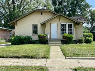 906 3rd Ave NW, Jamestown, ND 58401