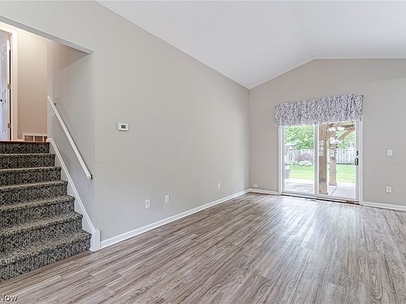 3rd image of 23823 Beaumont Dr