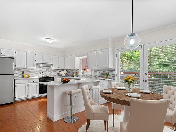 4th image of 661 N Parkwood Rd #C