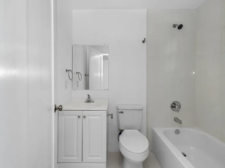 1536 Beekman — Photo 6
