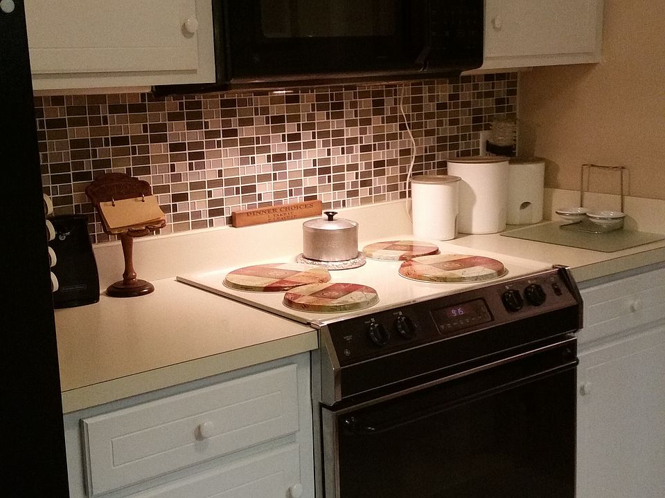2nd image of 3406 Goldfinch Ln NW