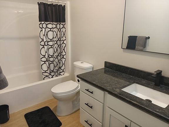 4th image of 4731 Princess Dr #E