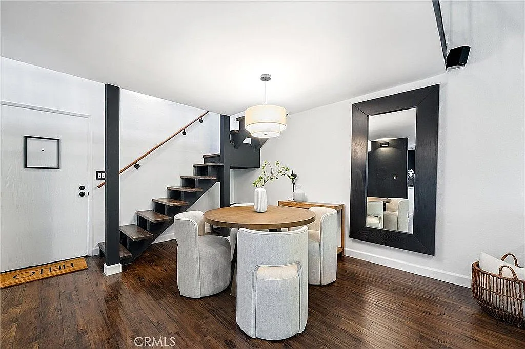 2 bed, 1050 sqft, $3,850 — Photo 2