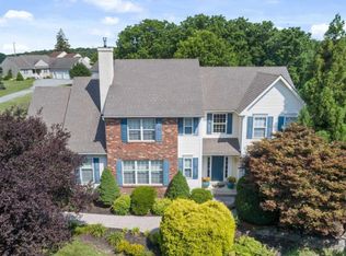 7 Violet Ln, West Grove, PA 19390