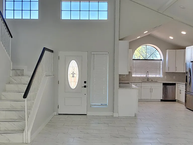 7301 W Sierra St — Photo 4