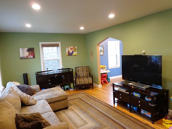 4th image of 5422 S Newland Ave