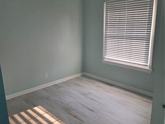 2nd image of 2909 Westmoor Rd