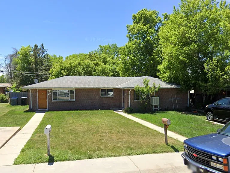 131 Forsyth Dr — Photo 3