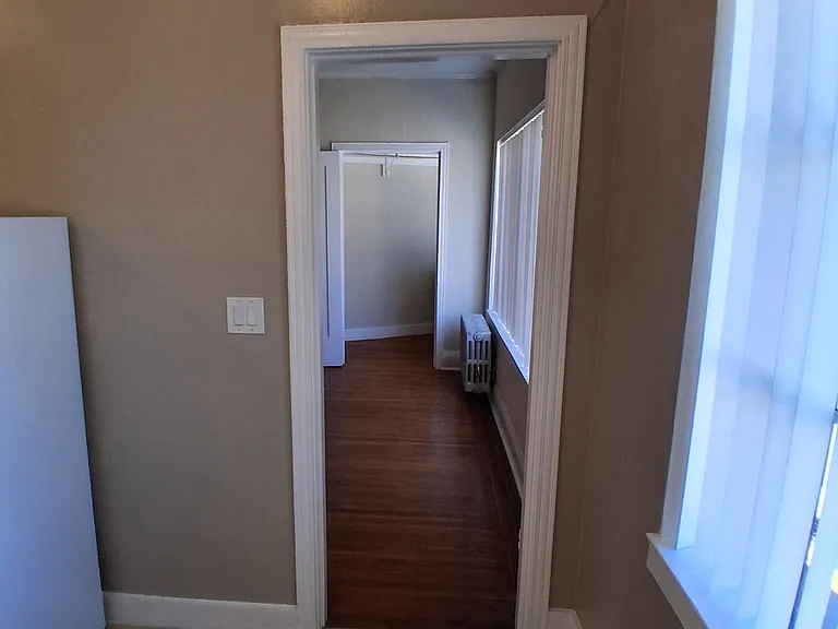 Claremont Towers Apartments — Photo 18